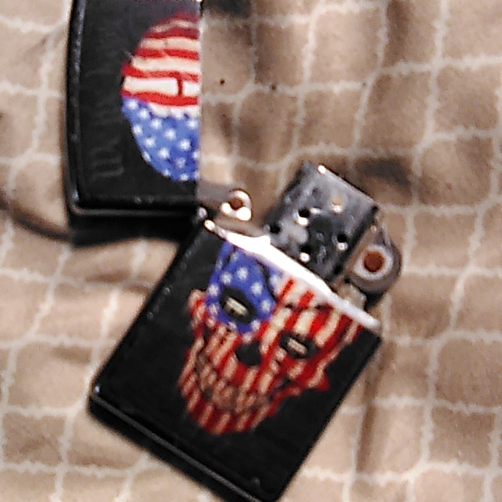 Zippo - Picture 2 of 2